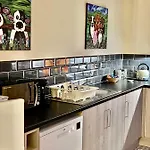 Oaklodge House Tatil Evi