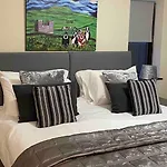 Oaklodge House *