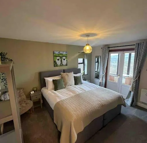Oaklodge House بيت للعطل *