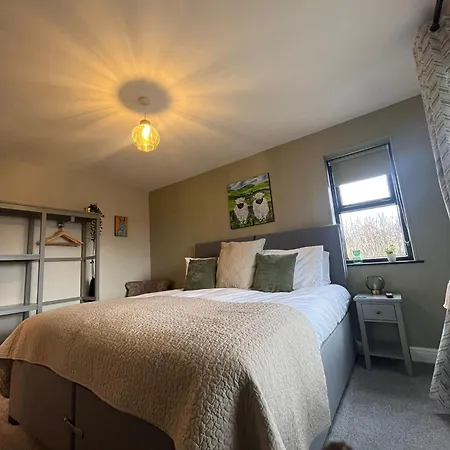 Oaklodge House * לייבורן