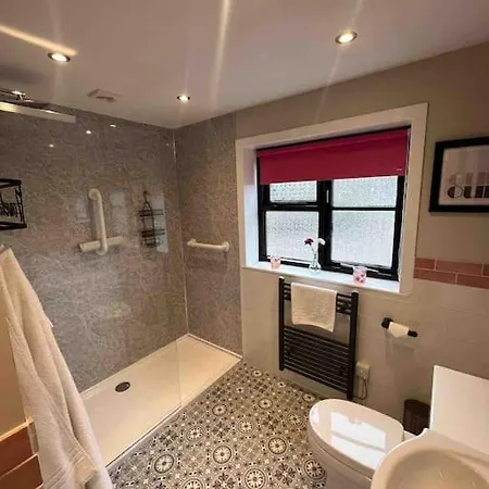 Oaklodge House *