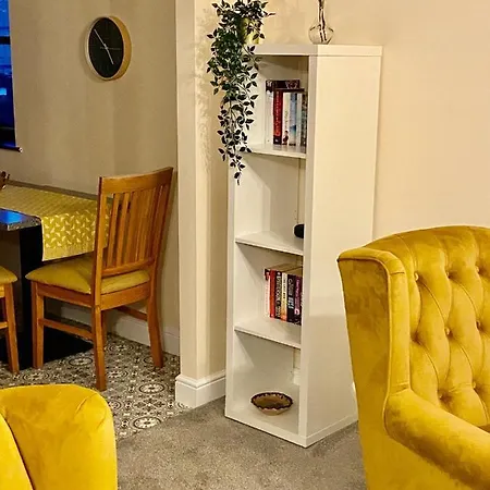 Oaklodge House * 레이번