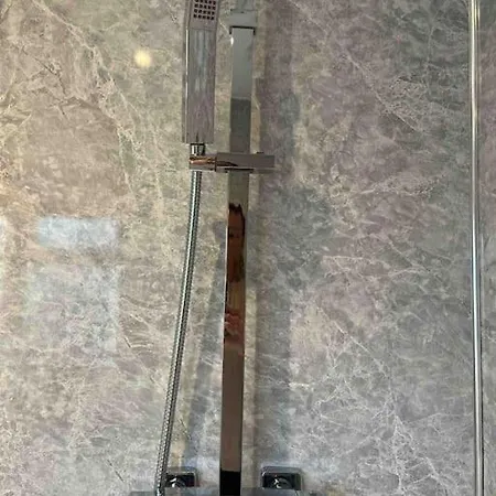 Oaklodge House 레이번