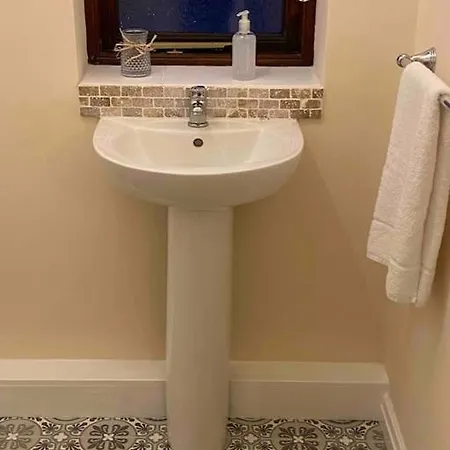 Oaklodge House 레이번