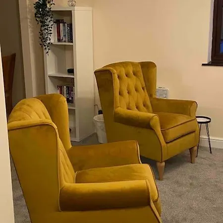 Oaklodge House 레이번